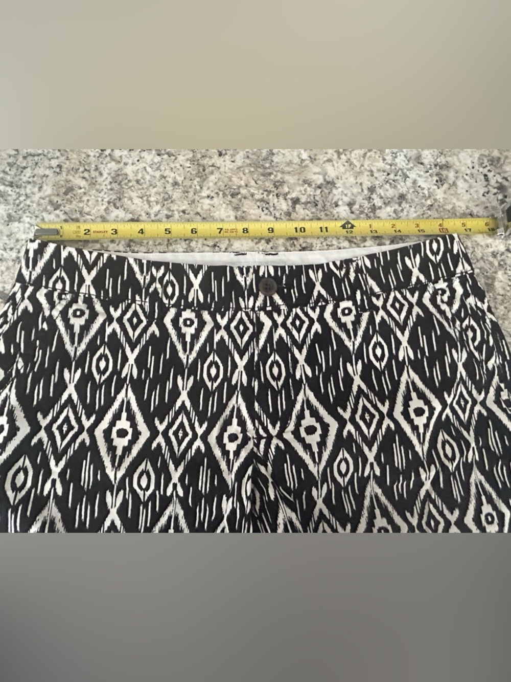 Old Navy Black White Geometric Tribal Print Chino Shorts Casual Size 8 - Picture 8 of 9